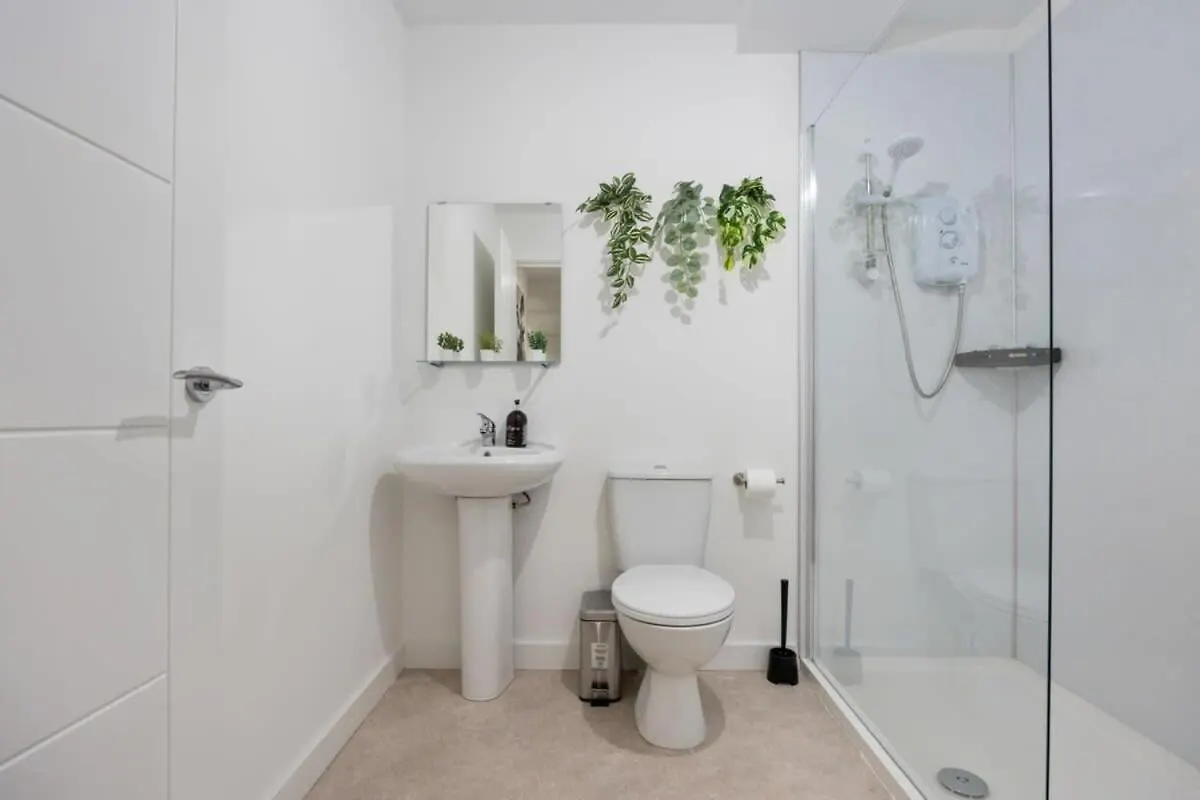 East Village 1 Bed Apartment In Belfast W Balcony 0*,