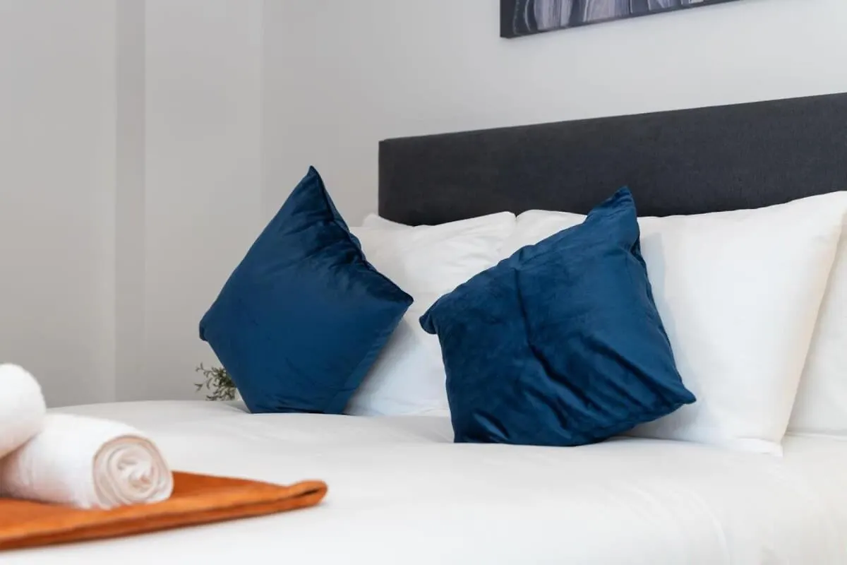 East Village 1 Bed Apartment In Belfast W Balcony