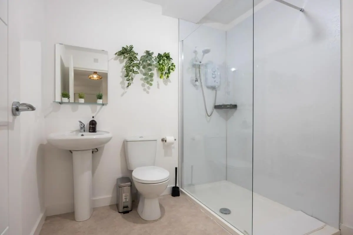 East Village 1 Bed Apartment In Belfast W Balcony