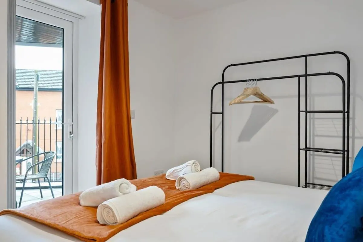 East Village 1 Bed Apartment In Belfast W Balcony