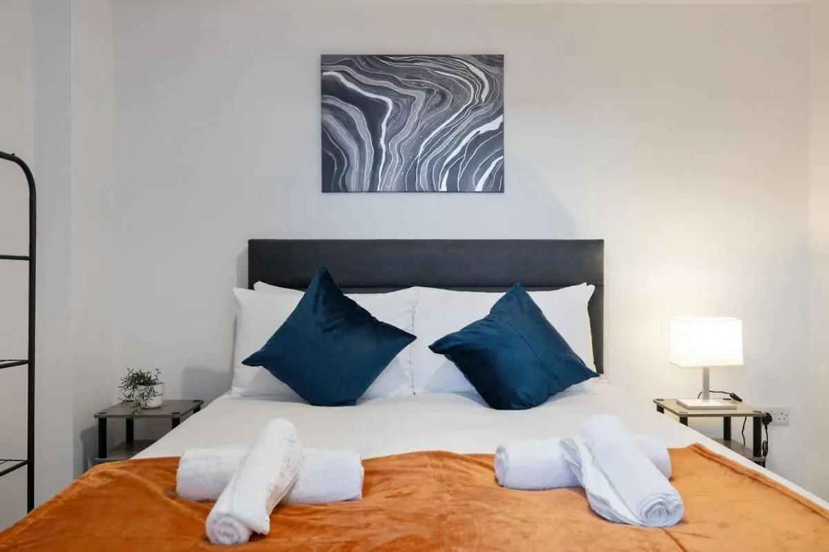 East Village 1 Bed Apartment In Belfast W Balcony