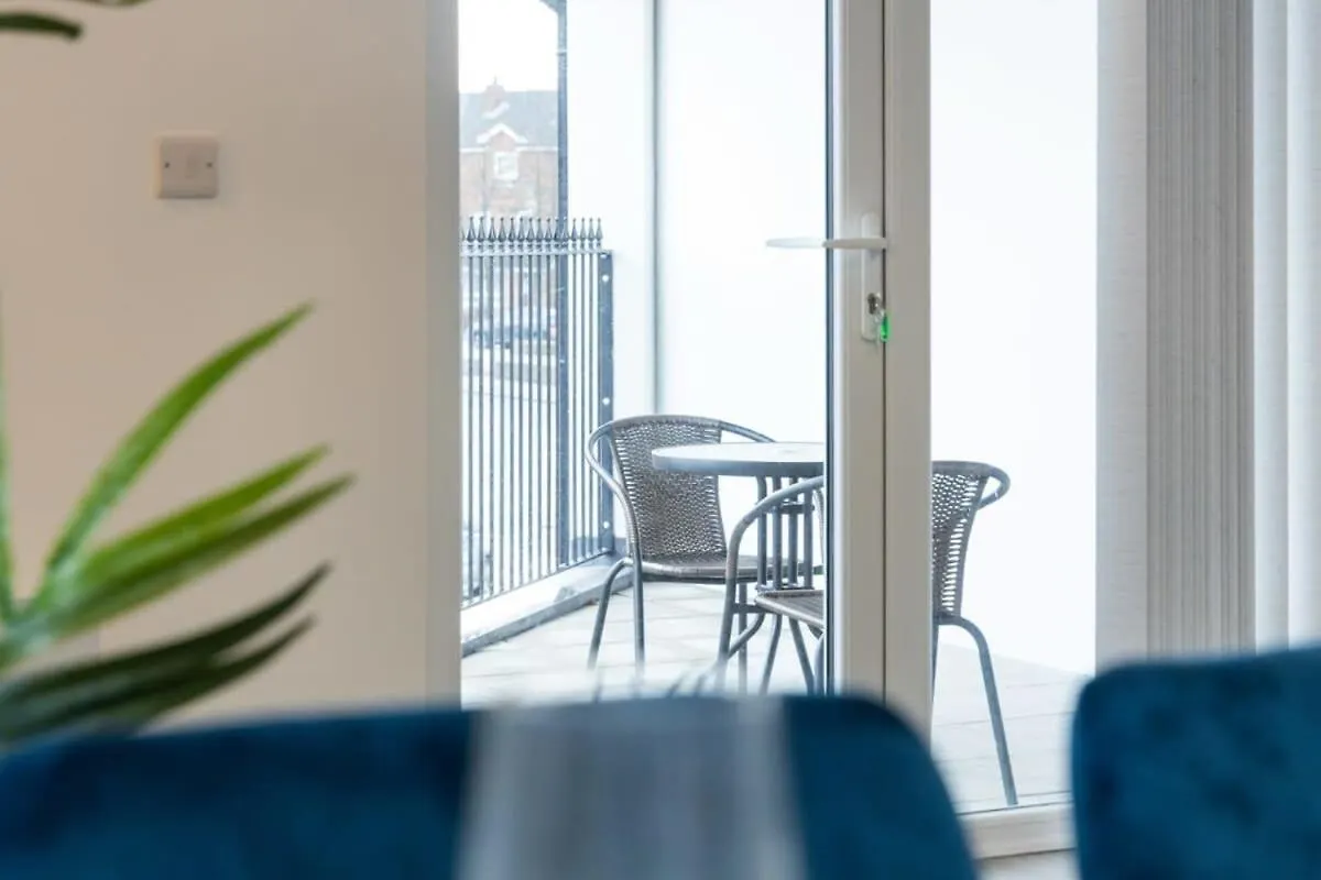 East Village 1 Bed Apartment In Belfast W Balcony 0*,